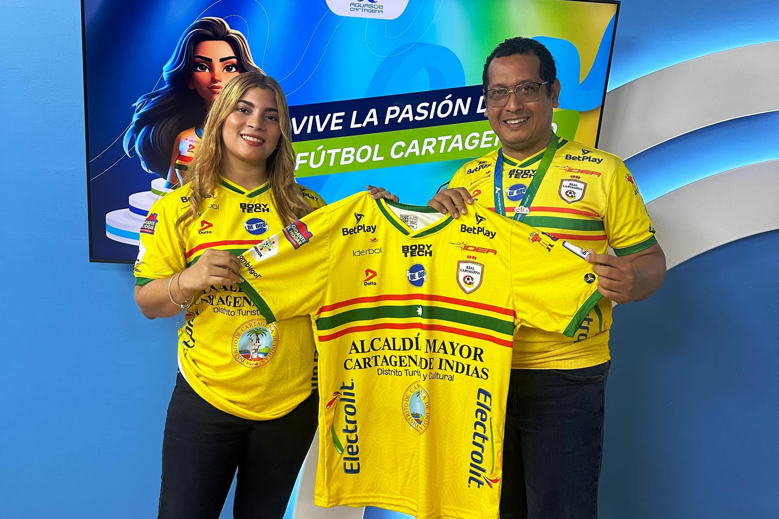 200 usuarios de Acuacar ganaron camisetas del Real Cartagena