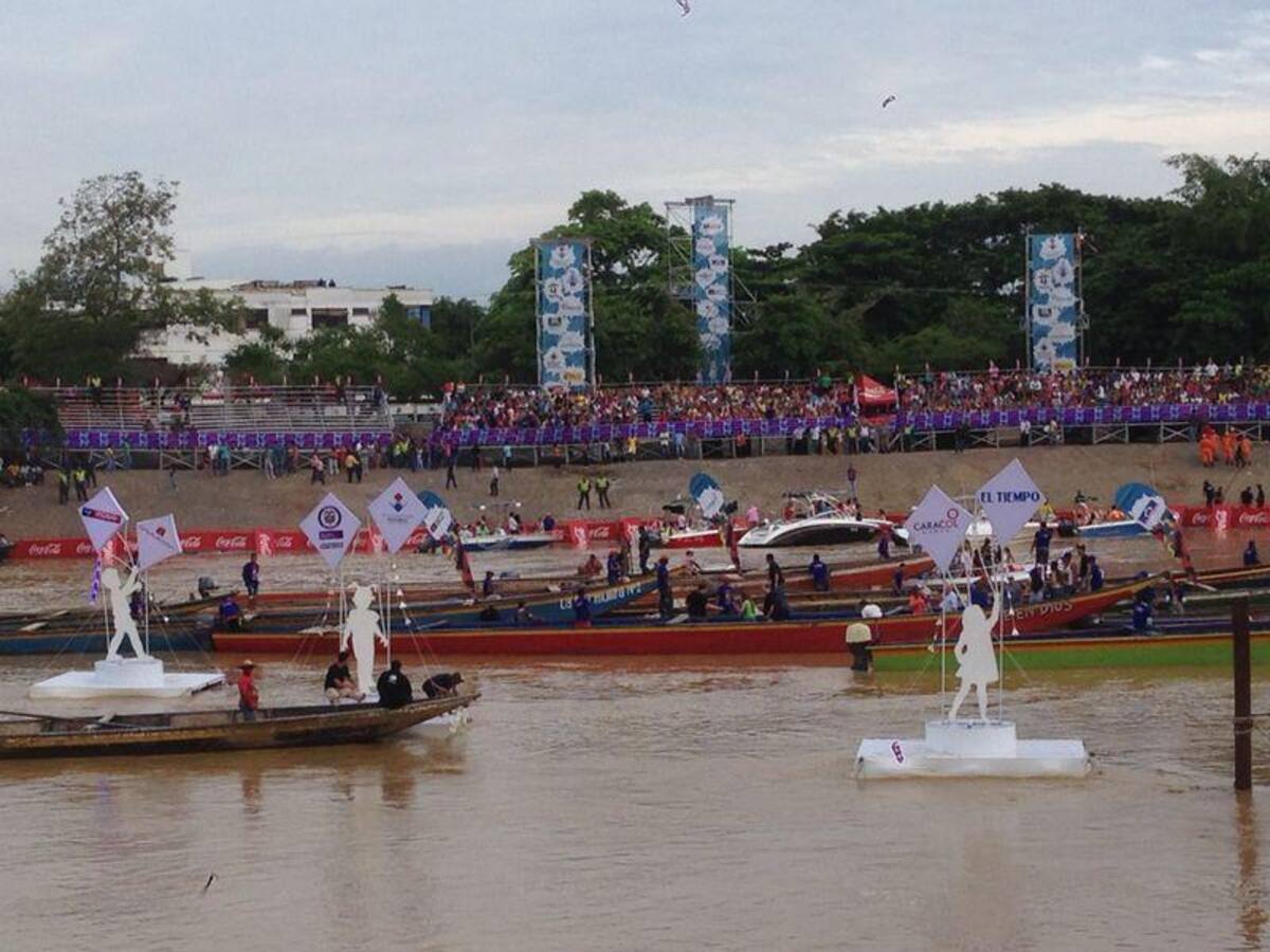 Las playas del Río Sinú se llenan de espectadores ansiosos por presenciar el primer concierto de la gira "Loco por Amor"