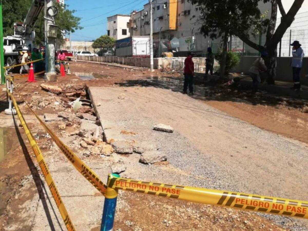 En Cartagena daño de tubería dejó pérdidas en negocios y viviendas
