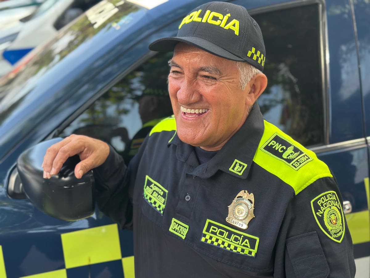 Policía con 43 años de servicio recibió reconocimiento en Bolívar