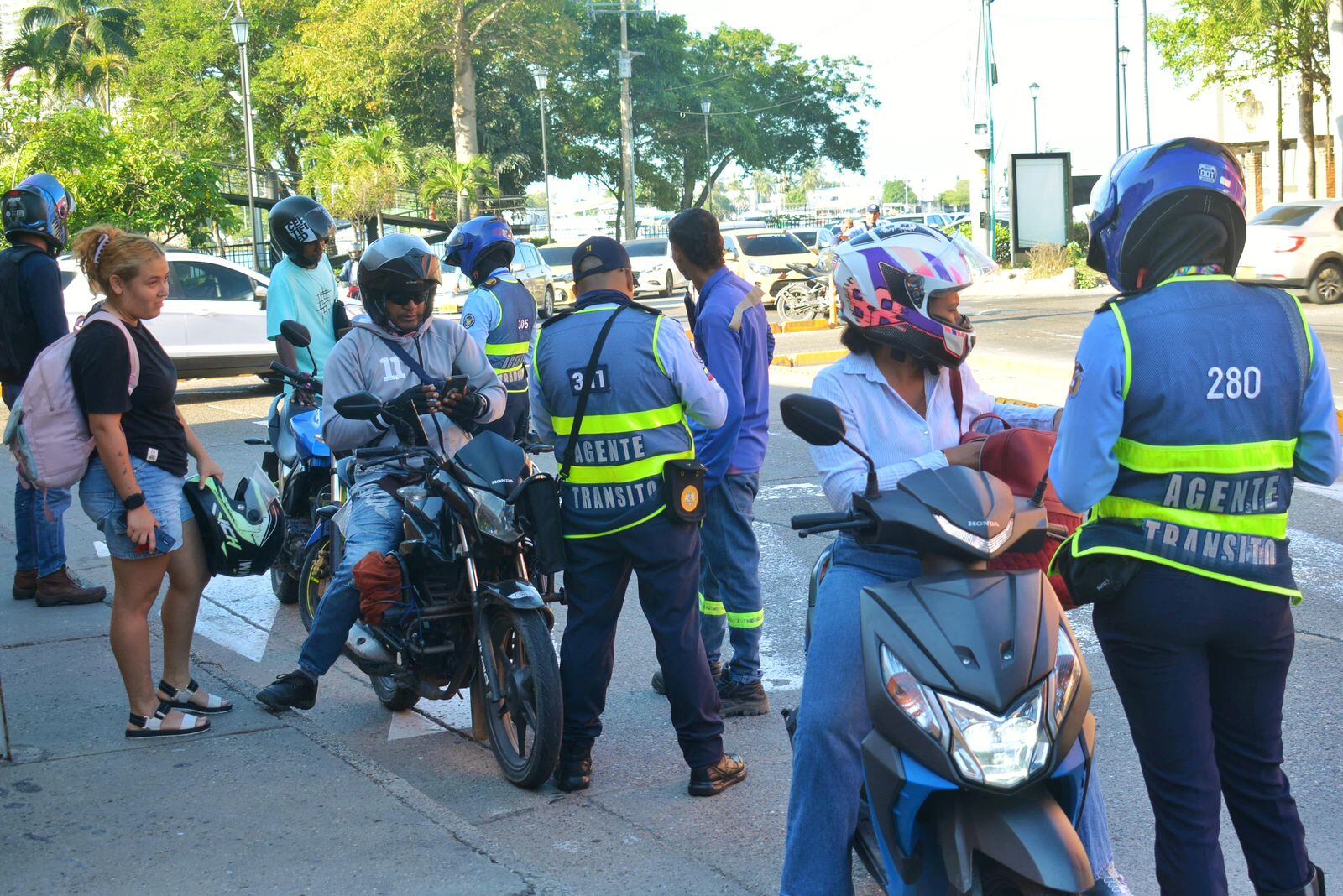 64 motos inmovilizadas en operativos de control vial en Getsemaní y Bocagrande