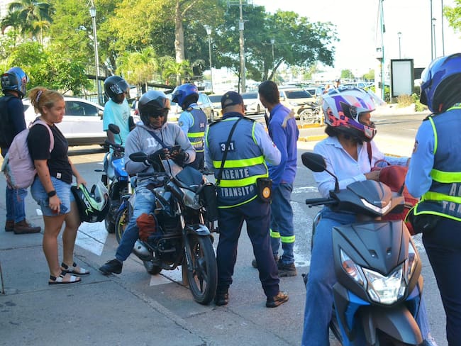 64 motos inmovilizadas en operativos de control vial en Getsemaní y Bocagrande
