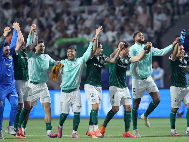 Jugadores de Palmeiras celebran su pase a la final de Copa Libertadores 2025. FOTO: Alexandre Schneider/Getty Images