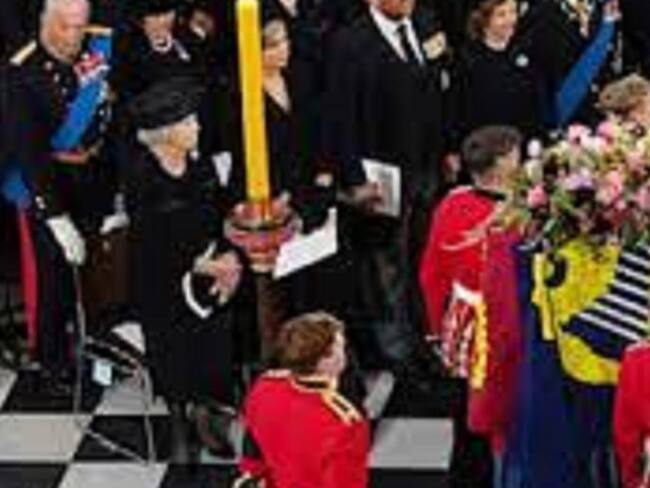 Funeral reina Isabel II: ¿Qué objetos acompañaron el féretro?