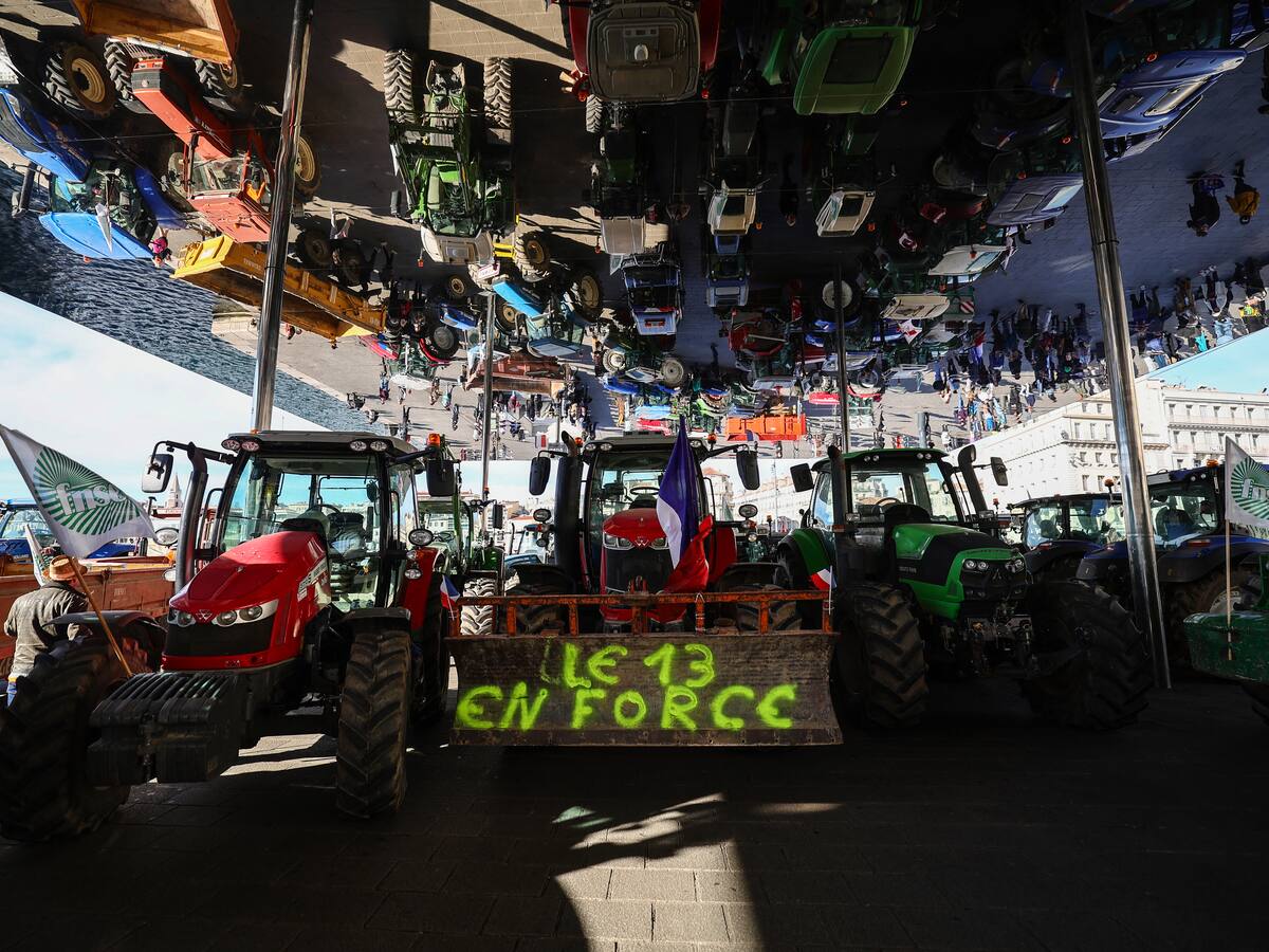 Retiran últimos bloqueos de carreteras mantenidos por los agricultores en Francia