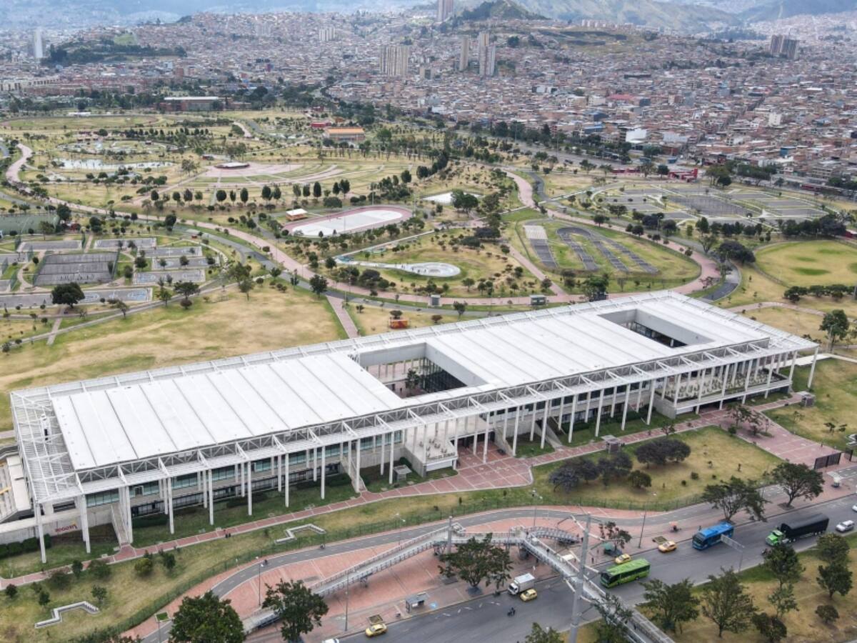 Primera comunidad energética en Bogotá: CEFE Tunal y San Cristóbal instalarán 1.700 paneles solares