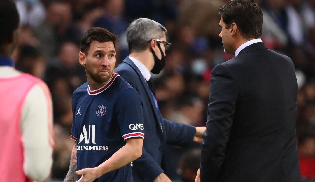 Lionel Messi y Mauricio Pochettino en el partido PSG vs Lyon