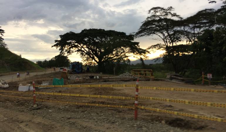 En la vía hay obras previas que mantienen cierres alternados.