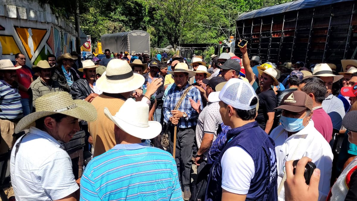 Si Petro incumple la cita, dejaremos sin agua a Bucaramanga: campesinos