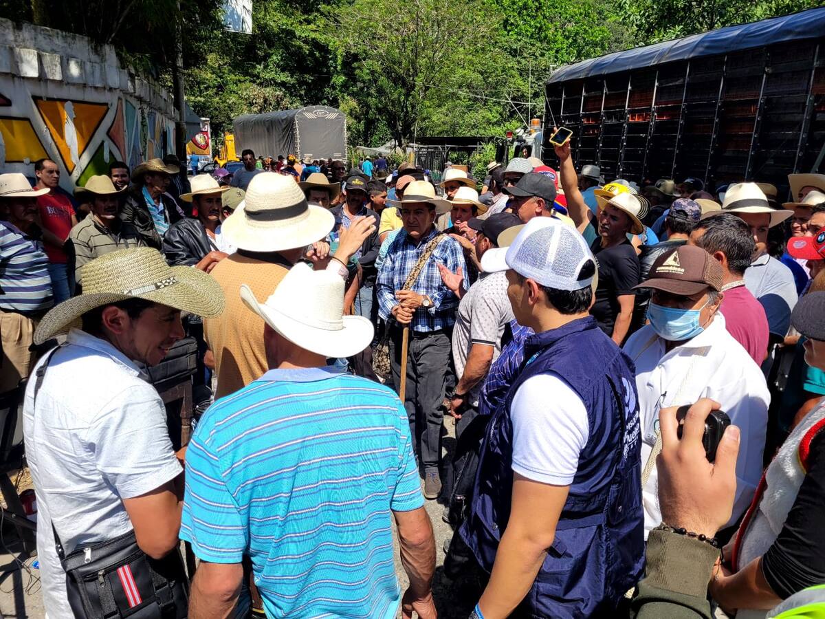 Si Petro incumple la cita, dejaremos sin agua a Bucaramanga: campesinos