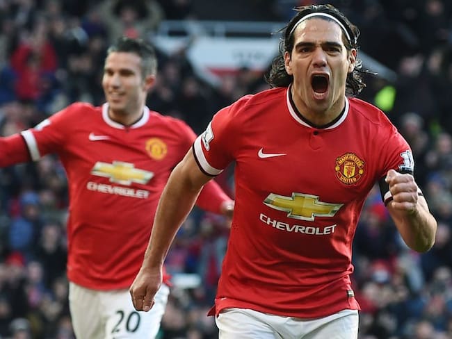 Falcao García celebra el gol que le marcó al Leicester City cuando jugaba para el Manhester United.
