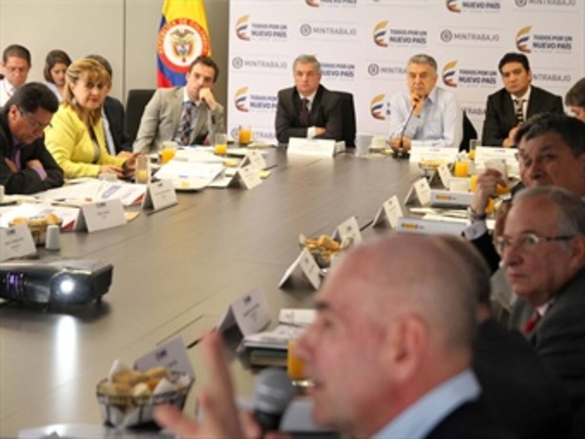 Comienza semana clave para el reajuste del salario mínimo de 2015
