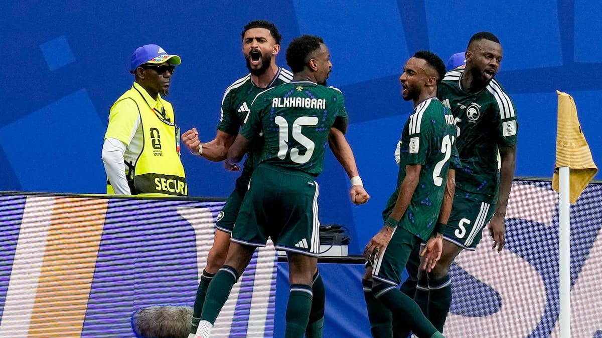 Uruguay rescata un empate ante Arabia Saudita y el Grupo H queda completamente igualado