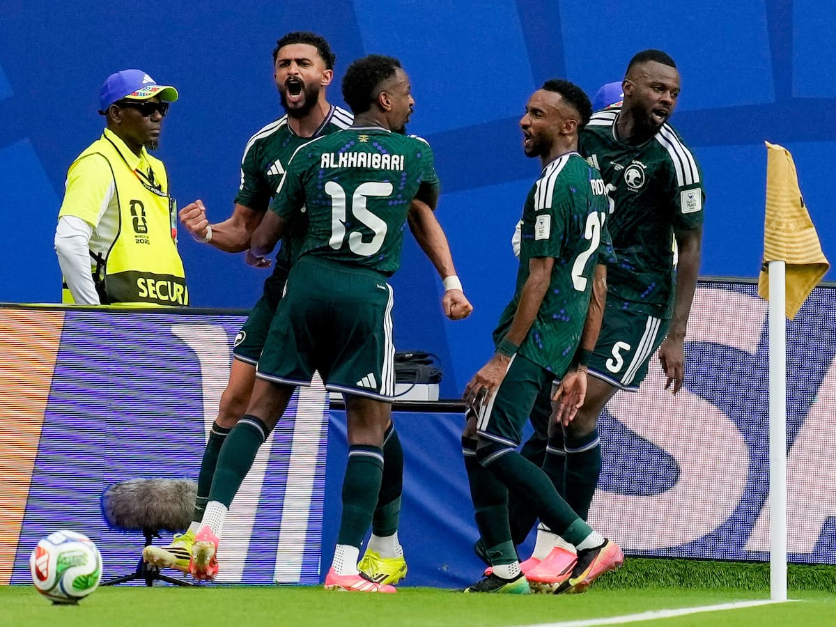 Uruguay rescata un empate ante Arabia Saudita y el Grupo H queda completamente igualado