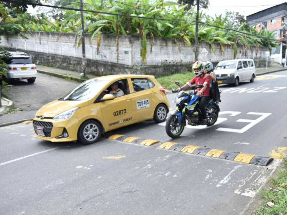 Vándalos dañan unos reductores de velocidad en Ibagué