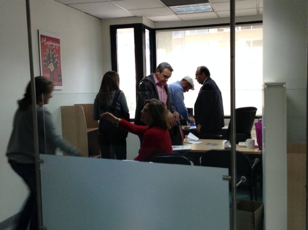 En un ambiente de nostalgia el equipo de Caracol se une para decir una vez más #GraciasPelaez.