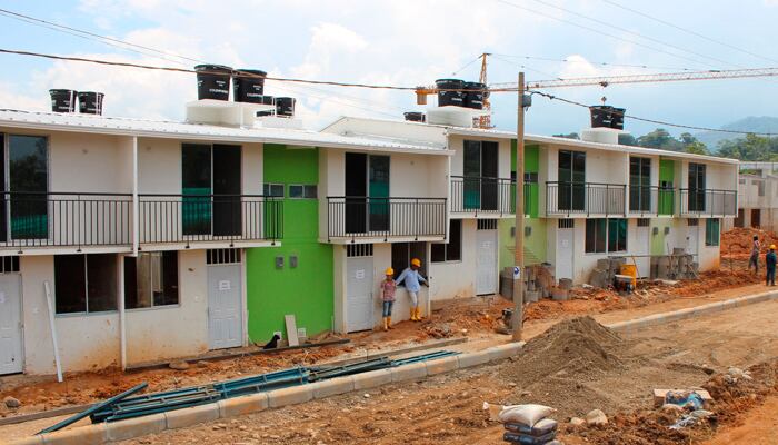 Según el ente de control dejaron inconclusas y paralizadas la construcción y terminación de estas viviendas, ocasionando una afectación al erario por $20.987´564.136.