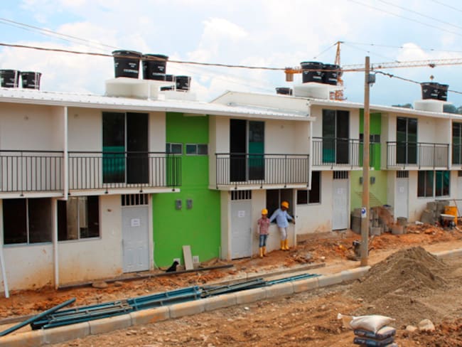 Según el ente de control dejaron inconclusas y paralizadas la construcción y terminación de estas viviendas, ocasionando una afectación al erario por $20.987´564.136.