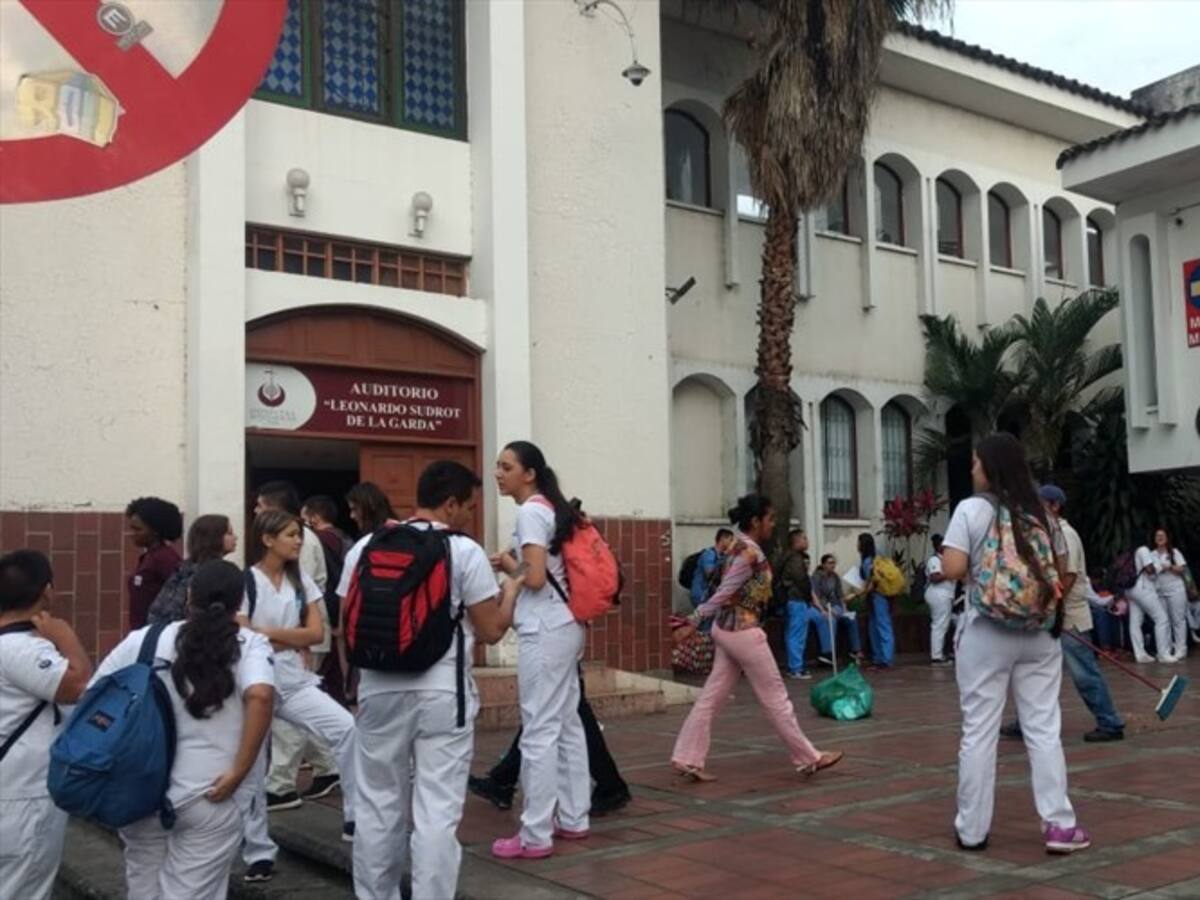 Trabajadores del Hospital San Juan de Dios de Cali exigen pago de sus salarios