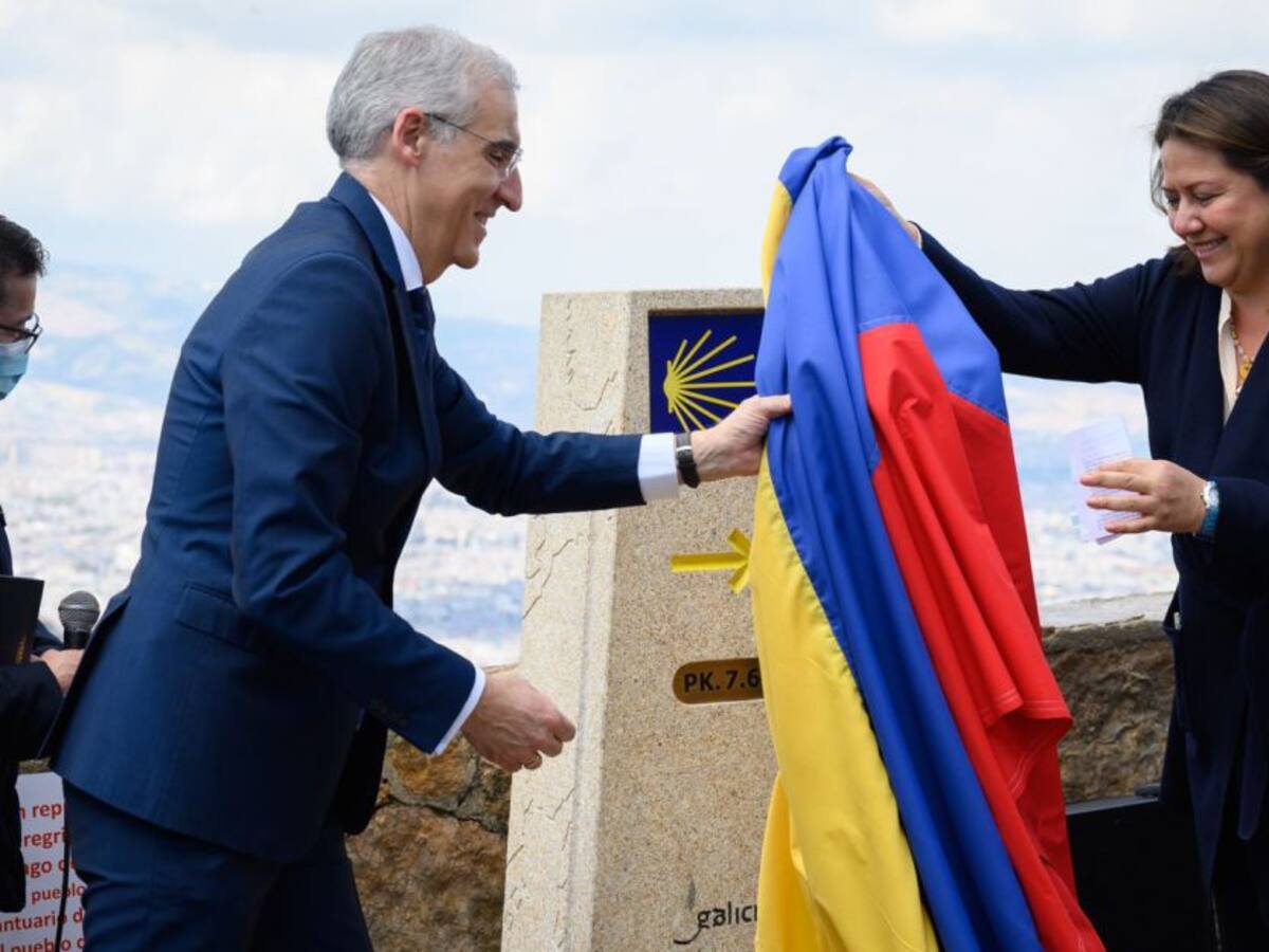 Inauguran en Monserrate el hito de Xacobeo, símbolo de compostela