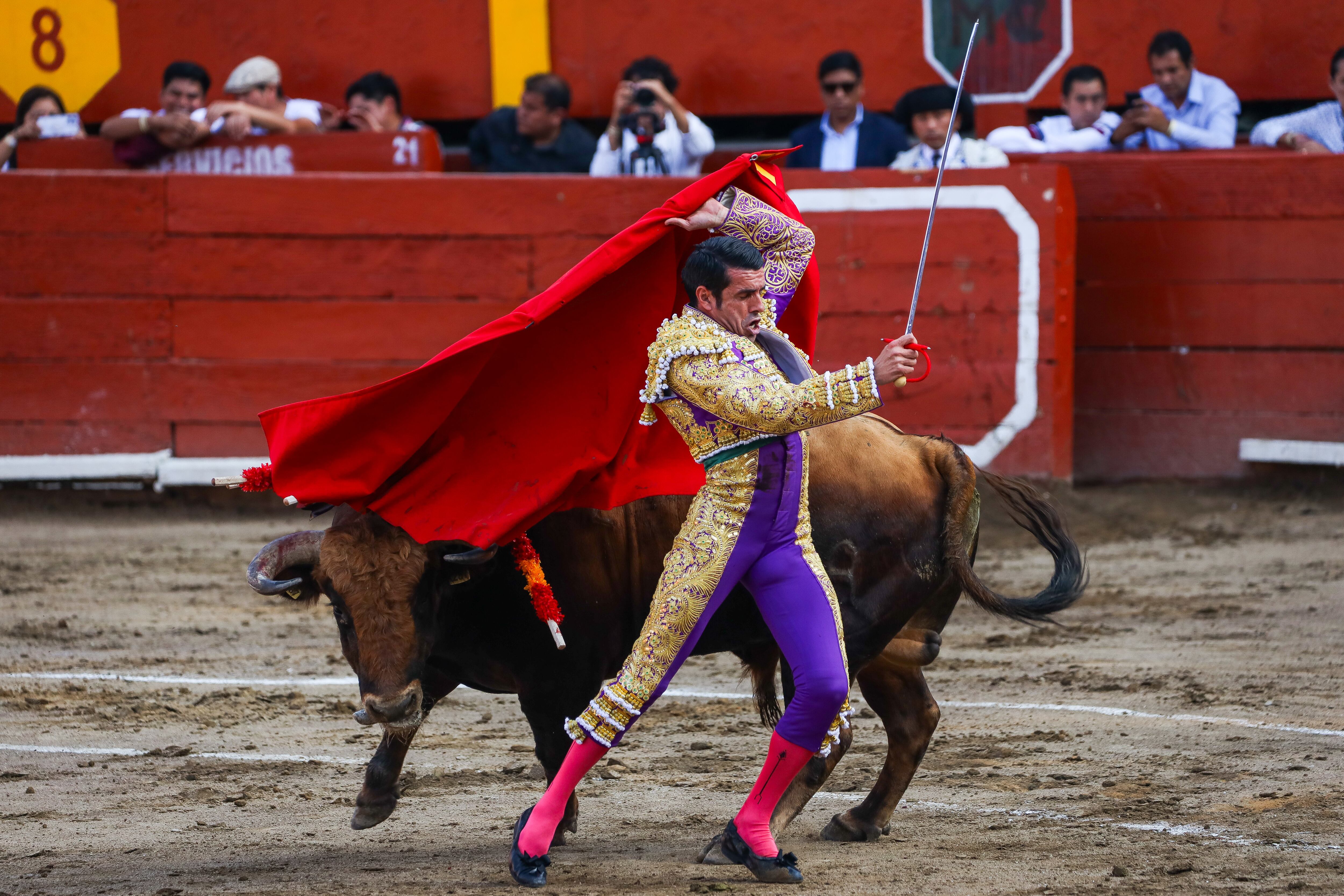 En la Plaza de Acho en Lima (Perú). EFE/ Aldair Mejía