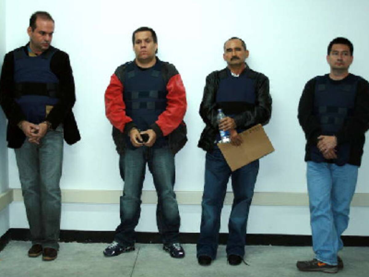 VEA EL MOMENTO EN EL QUE LOS EX JEFES PARAMILITARES SON EXTRADITADOS A LOS EEUU