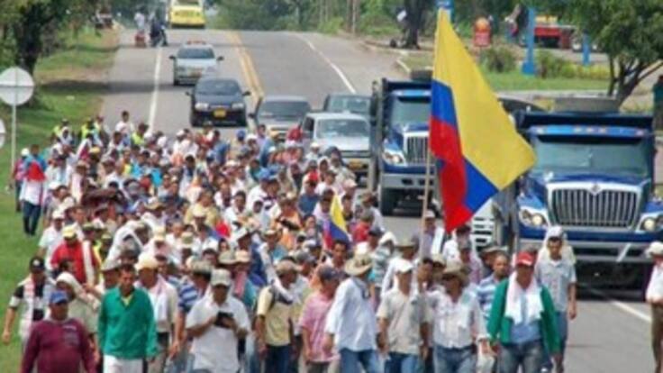 Ejército traslada extranjeros varados por el paro cafetero