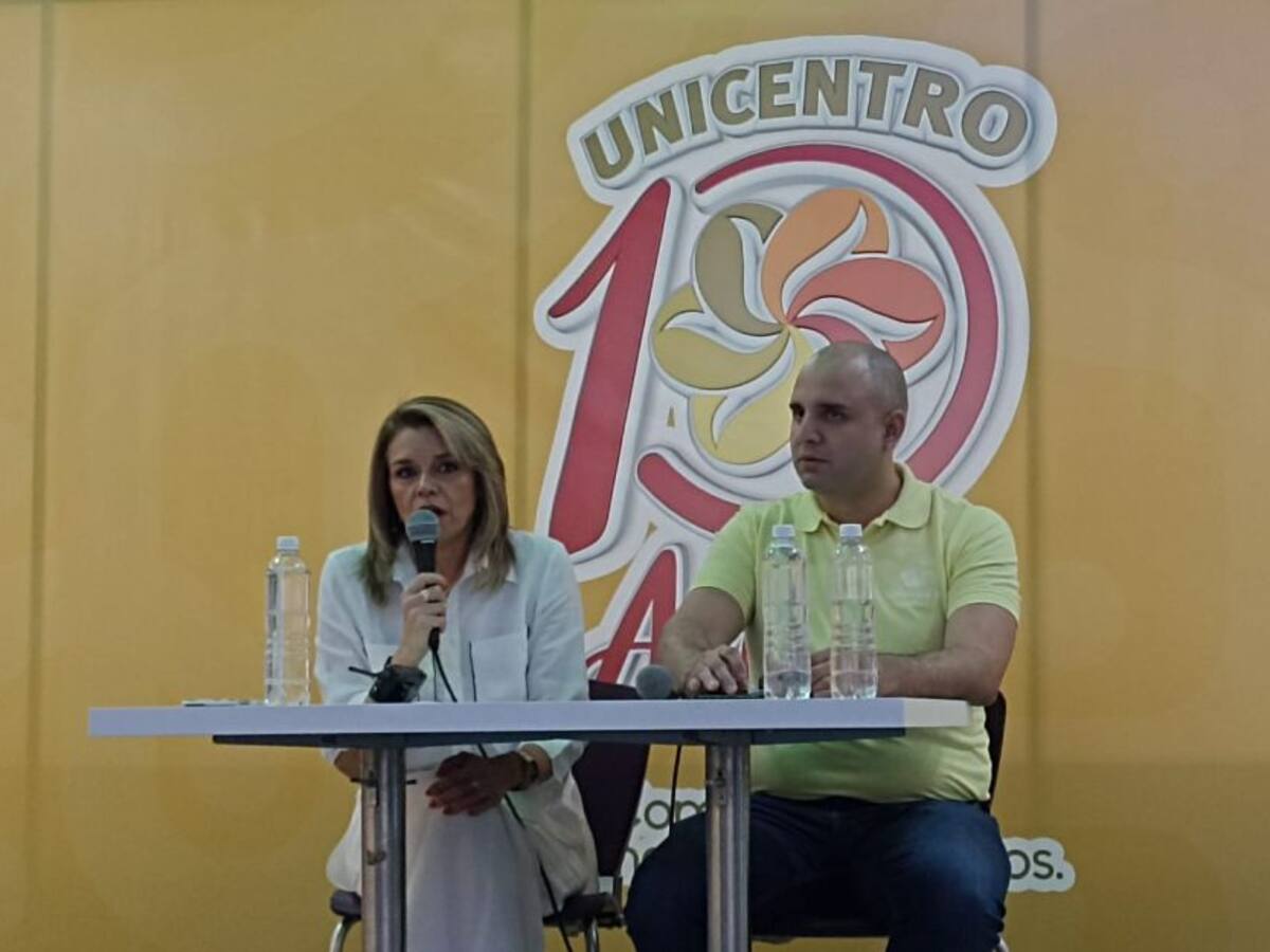 ¿Sabe cuántos años está cumpliendo el centro comercial Unicentro, Armenia?