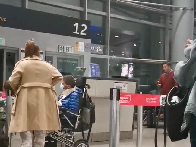 Niegan el ingreso de una persona con discapacidad a un vuelo nacional 