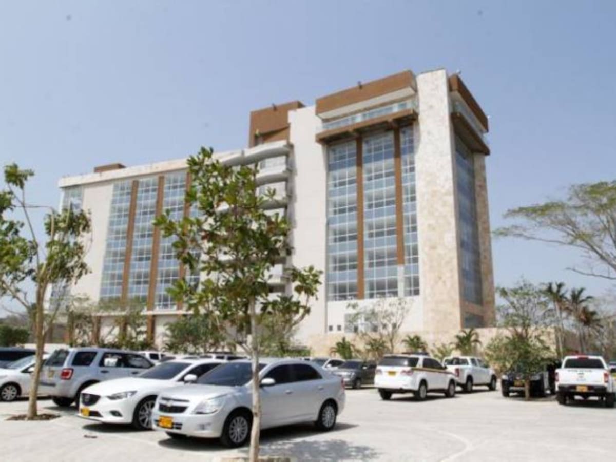 Avanza negociación reajuste salarios en la Gobernación de Bolívar