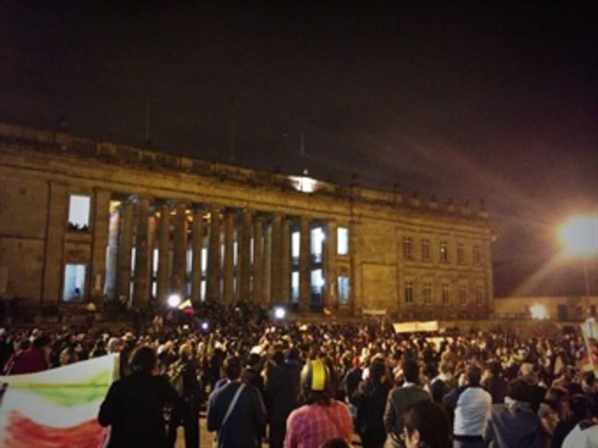 El “cacerolazo” se tomó las calles de Bogotá