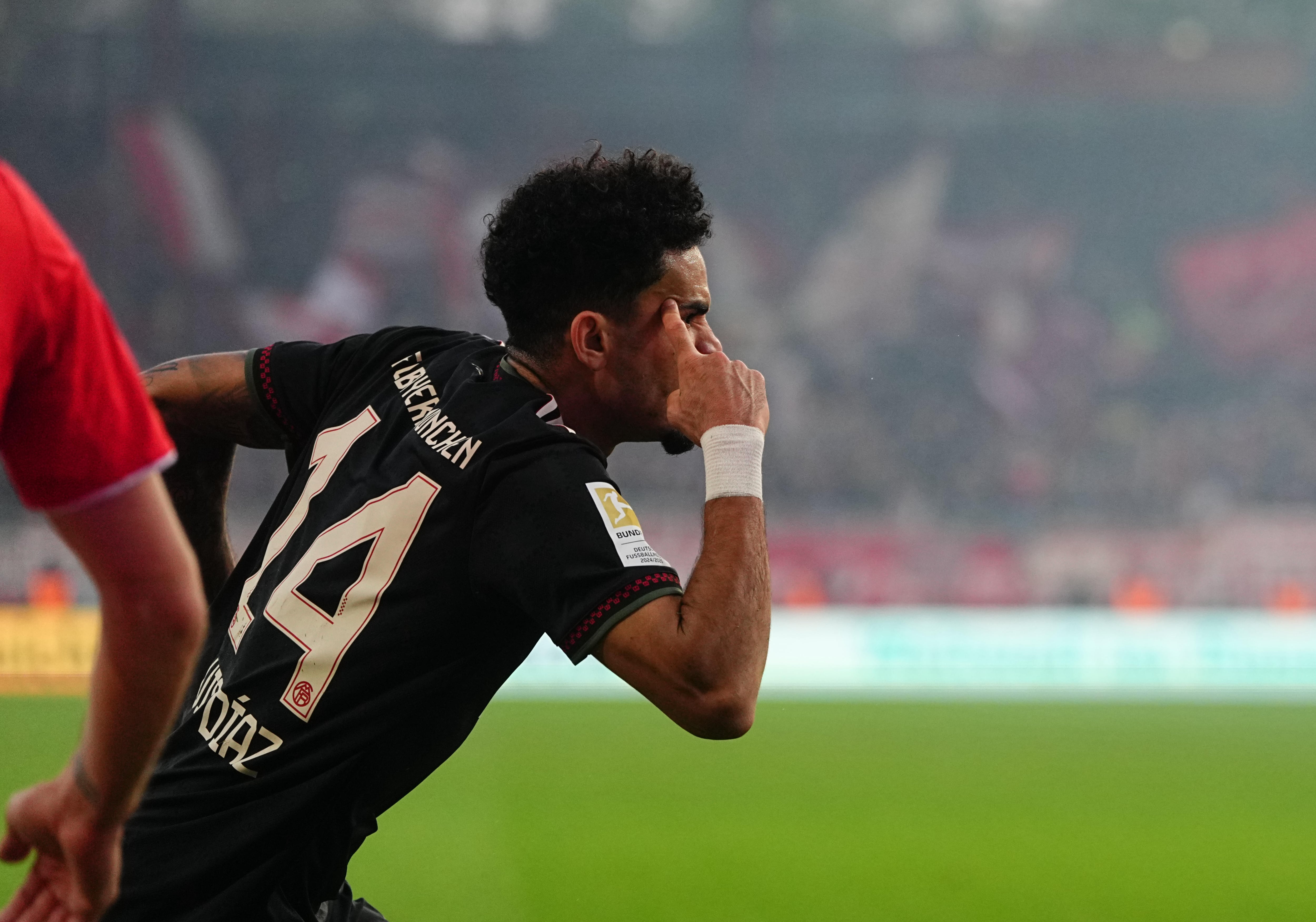 Luis Díaz festeja su golazo ante el Unión Berlín.  (Photo by Ulrik Pedersen/NurPhoto via Getty Images)
