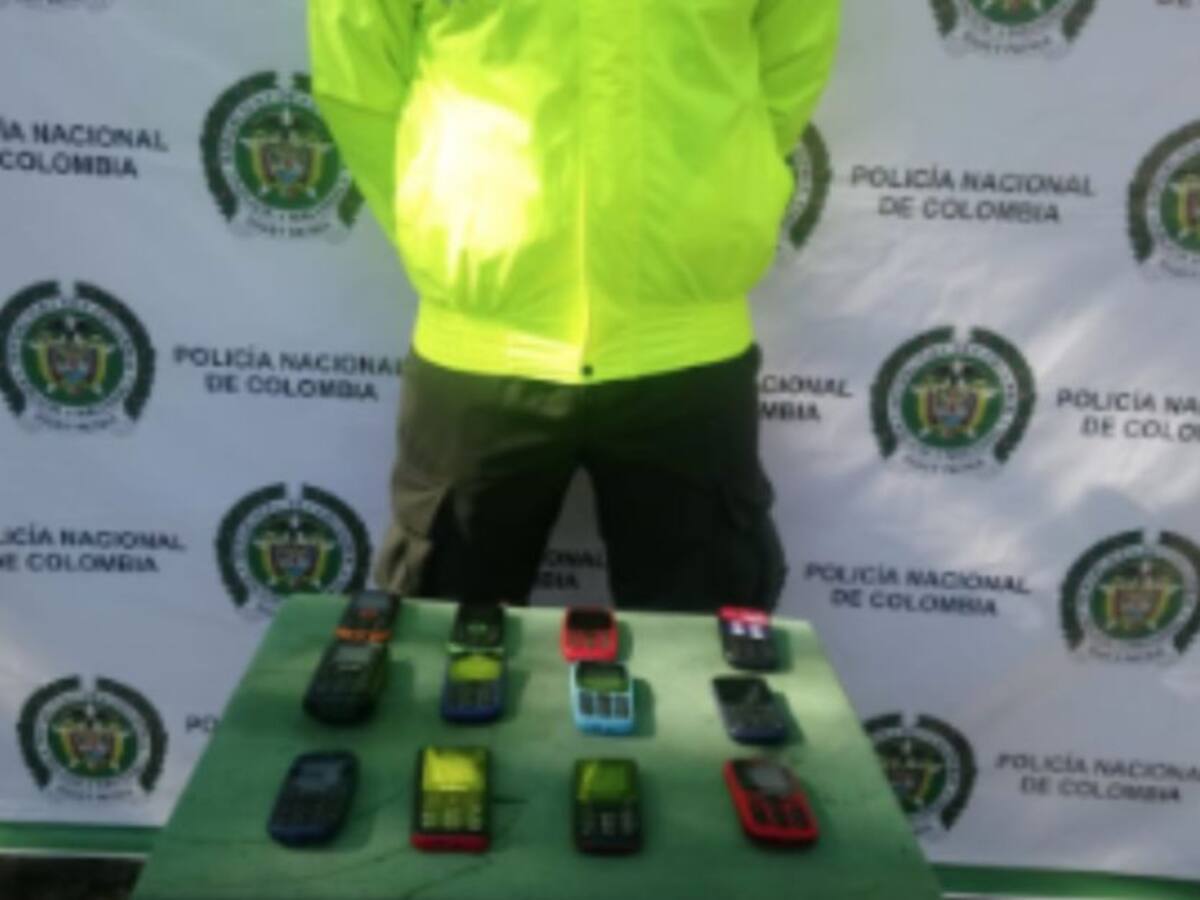 Policía recupera celulares sin documentación legal en local de La Dorada