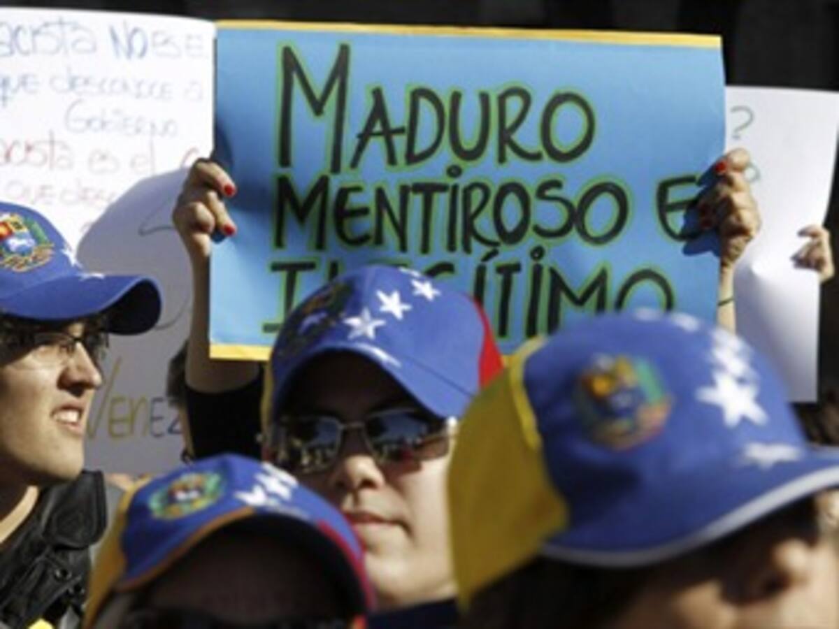 Oposición venezolana pide medidas contra decreto de lealtad a Chávez