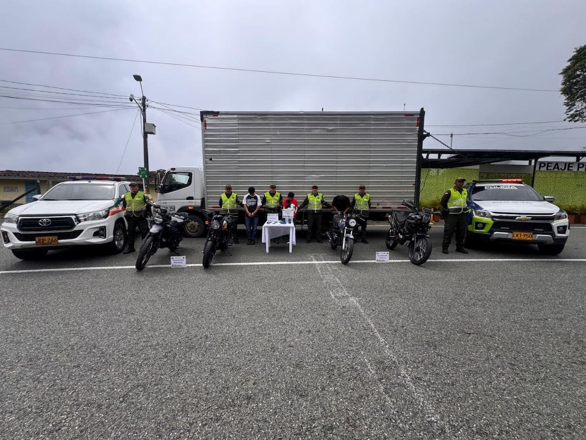 Antioquia: tres capturados y recuperación de camión con 29 motos en operativo