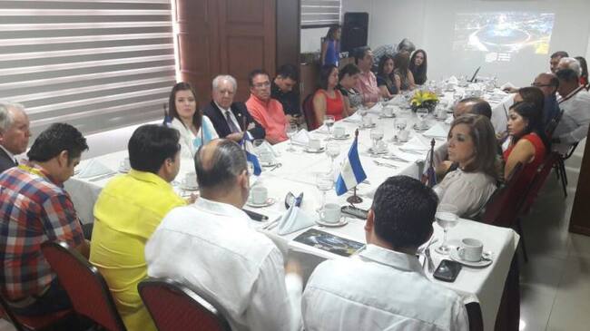 El cuerpo diplomático se reunió con empresarios y autoridades civiles.