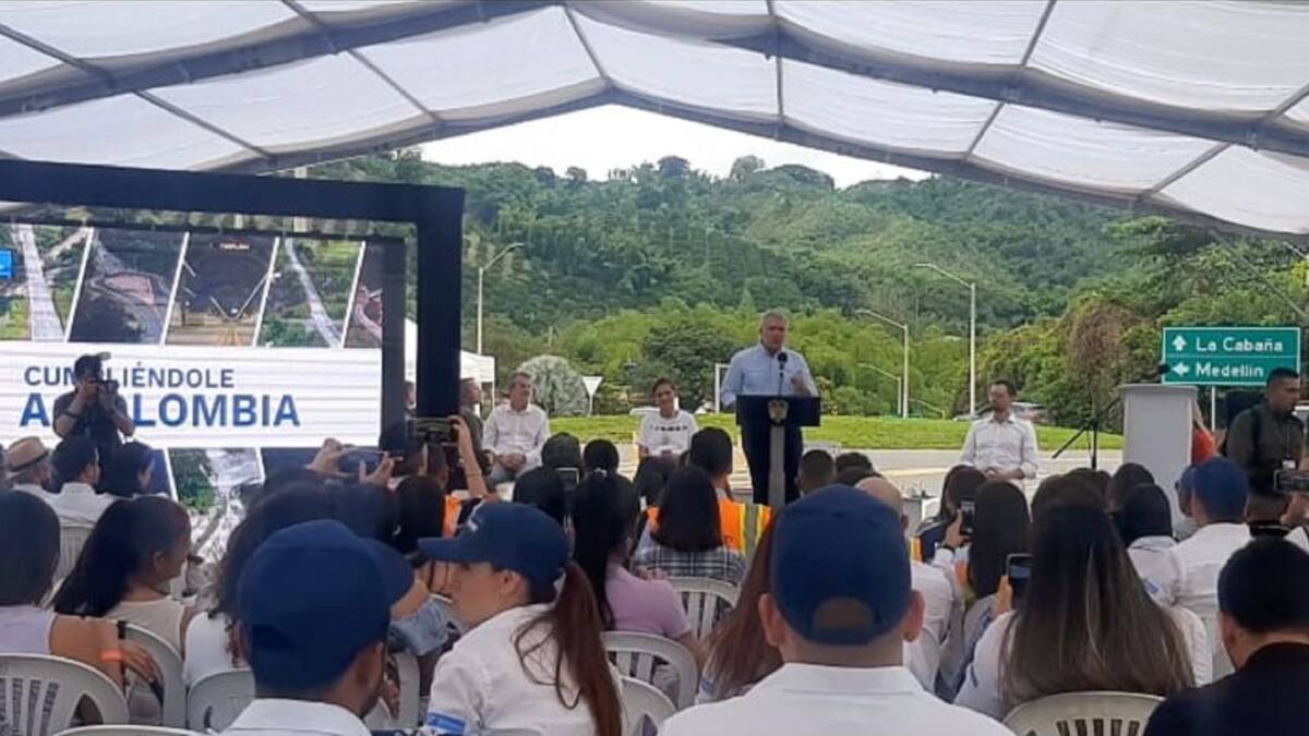 La entrega de obras viales “es una transformación estructural en Colombia”