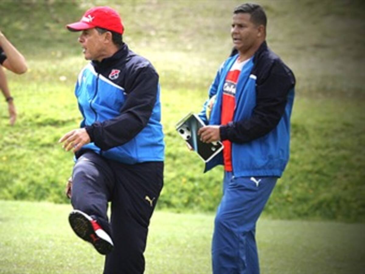 Pedro Sarmiento deja la dirección técnica de Independiente Medellín