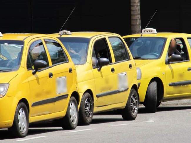Taxistas de Medellín consideran instalar botones de pánico en sus vehículo