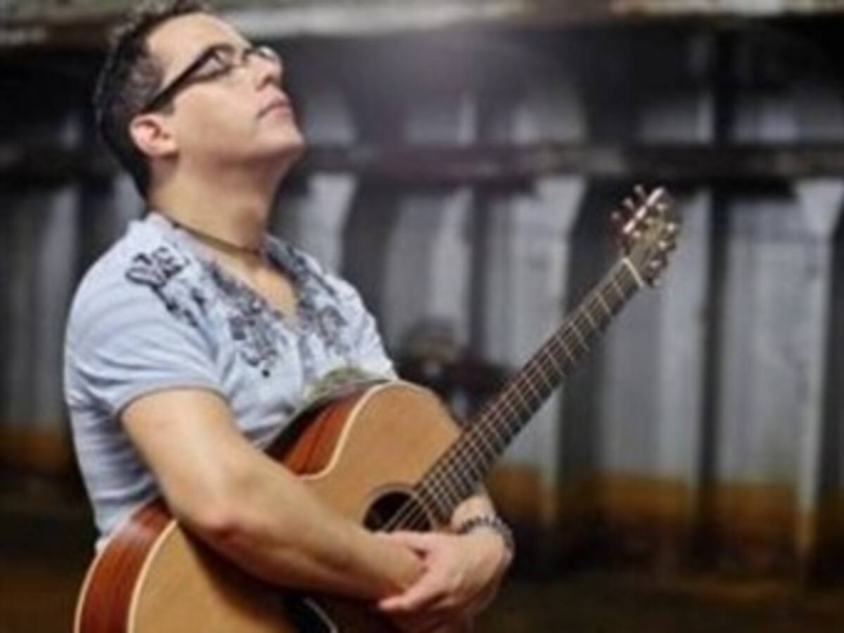 Juan Fernando Velasco sale en busca de nuevos mercados con su nuevo disco