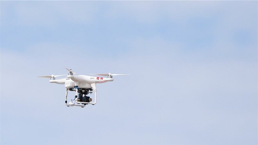 Policía responde ante denuncia por compra de drones que no funcionan.