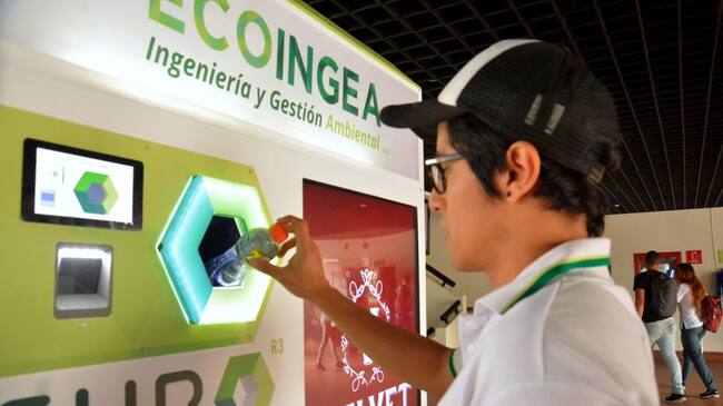 Máquina que convierte las botellas en monedas virtuales