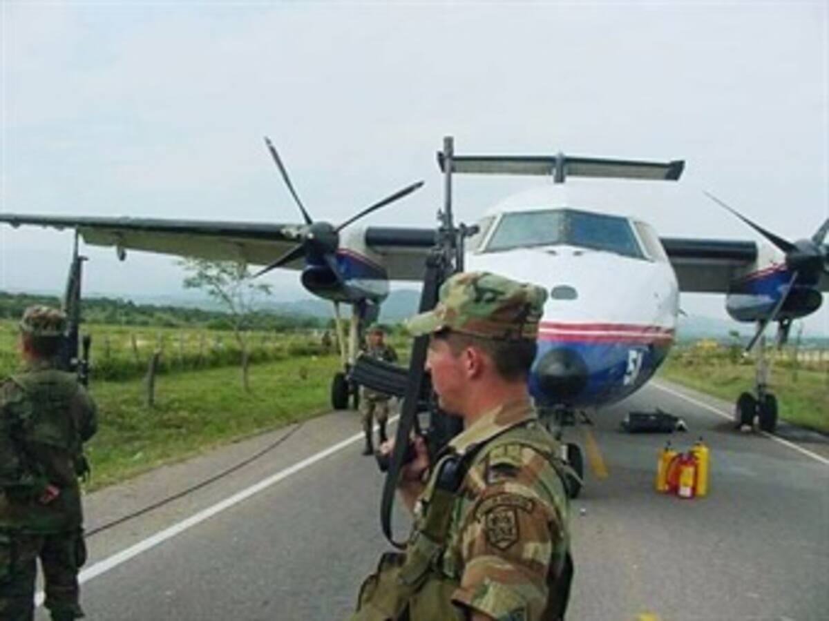 Hoy hace diez años las Farc secuestraron un avión y cerraban la posibilidad de la paz