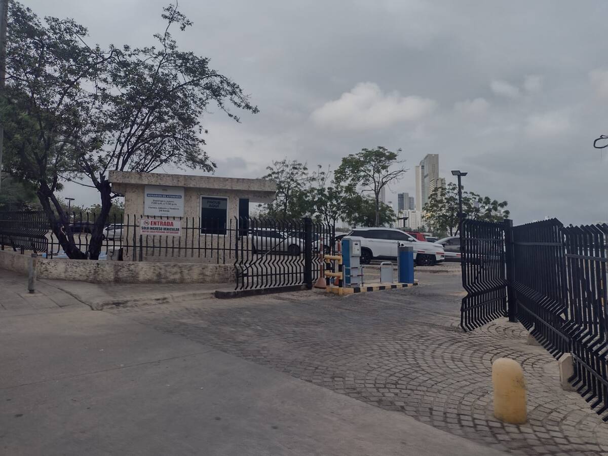 Denuncian presunto hurto de motocicleta en parqueadero del centro de convenciones