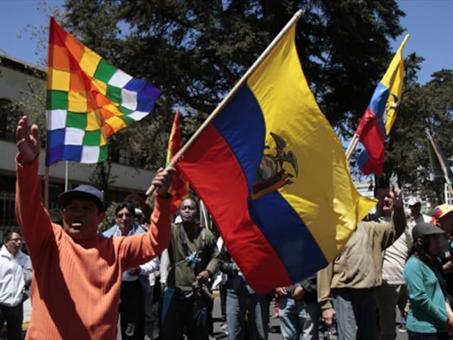 Cinco policías heridos durante protestas contra Correa en Ecuador