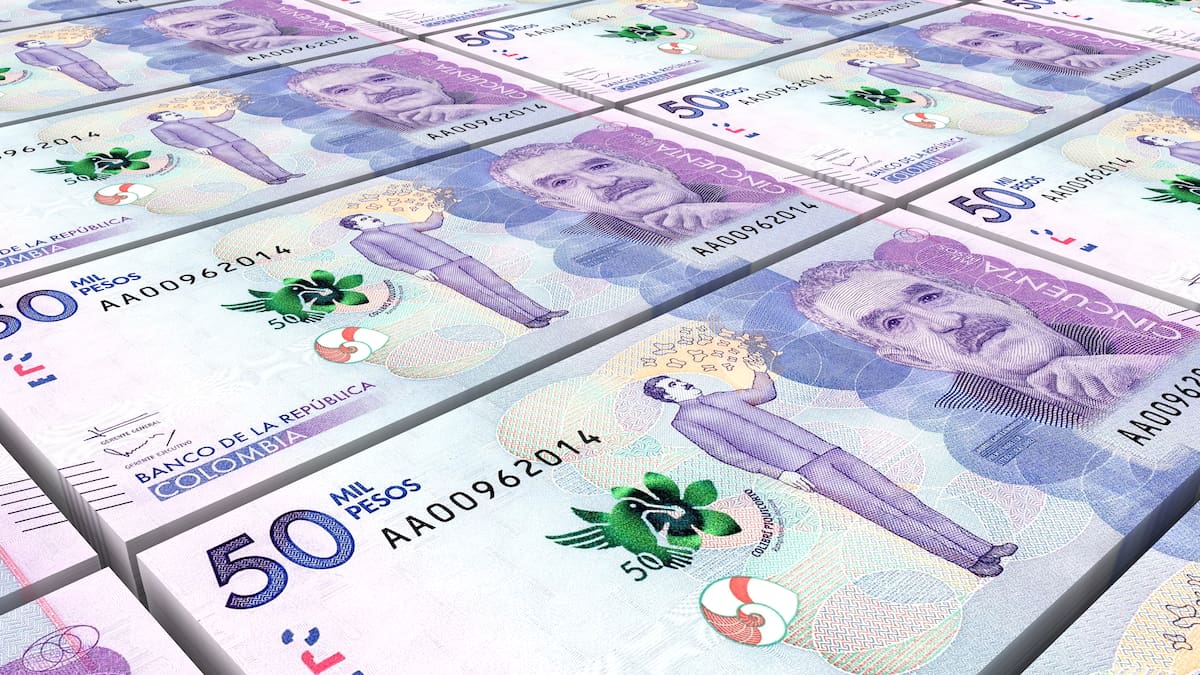 ¿Por qué el peso colombiano sería la mejor moneda del mundo? Esto dice Bloomberg