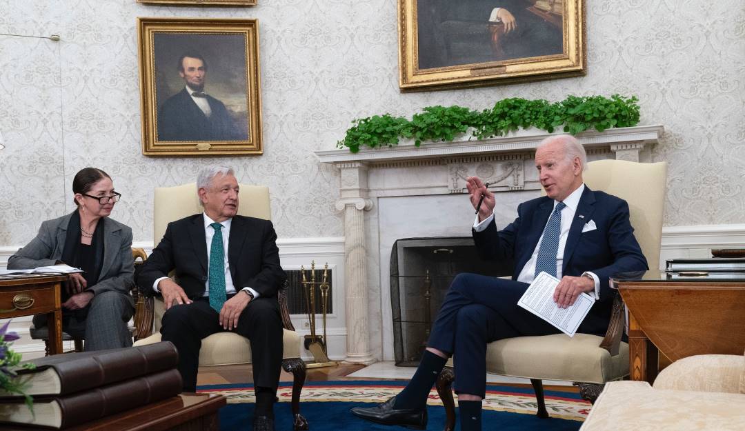 Biden y AMLO se comprometieron a crear visas temporales para reducir migración irregular. Foto: Getty