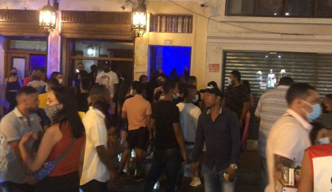 Los residentes de la ciudad amurallada denunciaron que el descontrol del turismo nocturno está generando prostitución, riñas y microtráfico