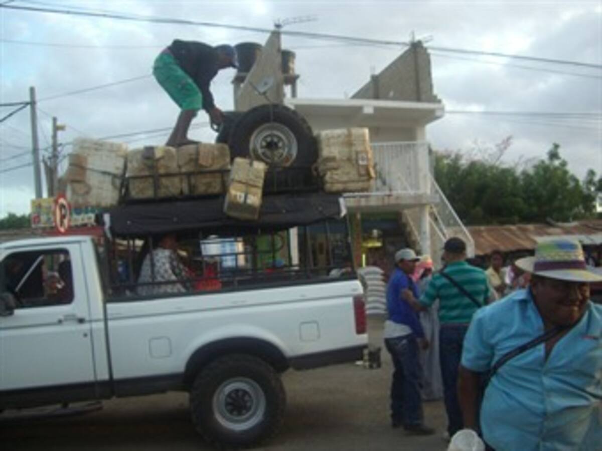 Comerciantes y transportadores también padecen por crisis en La Guajira