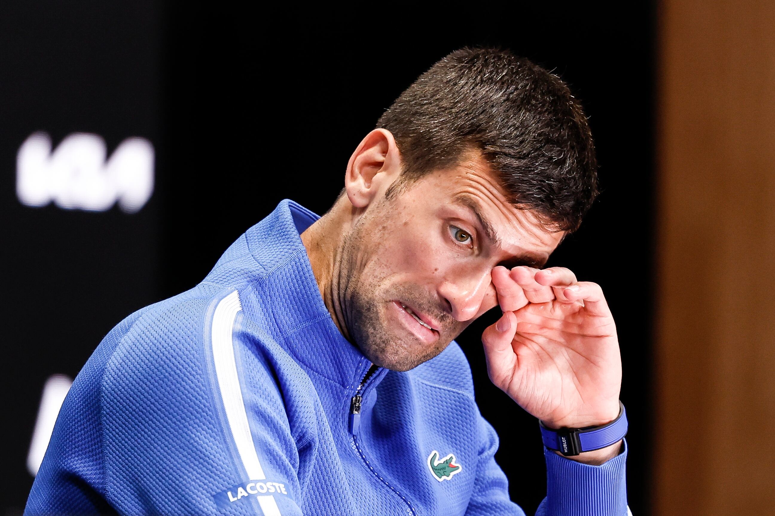 Melbourne (Australia), 26/01/2024.- Novak Djokovic of Serbia reacts during a press conference after losing the Men's semi final match against Jannik Sinner of Italy at the Australian Open tennis tournament in Melbourne, Australia, 26 January 2024. (Tenis, Italia) EFE/EPA/MAST IRHAM